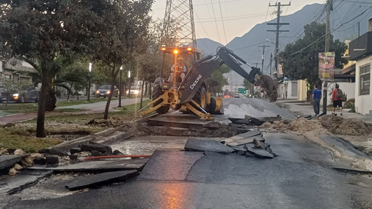 Falta De Mantenimiento En La Red De Agua Provoca Mega Fuga Que Deja a Miles Sin Servicio - Vecinos Unidos