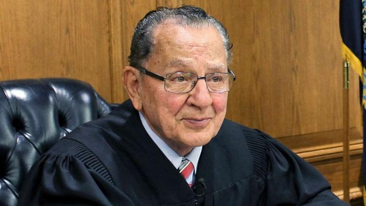 Image - Vecinos Unidos Frank Caprio Muere a Los 88 Años Tras Una Larga Batalla Contra El Cáncer. El Juez Viral Dejó Un Legado De Empatía En La Justicia.