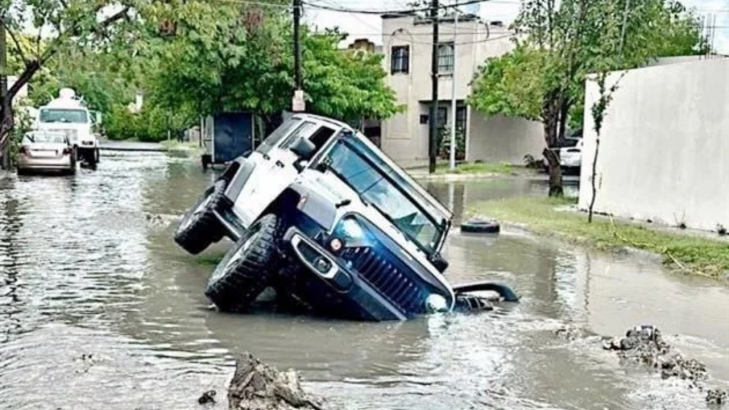 Las Zanjas De Agua Y Drenaje En Nuevo León Representan Un Riesgo Para Conductores.