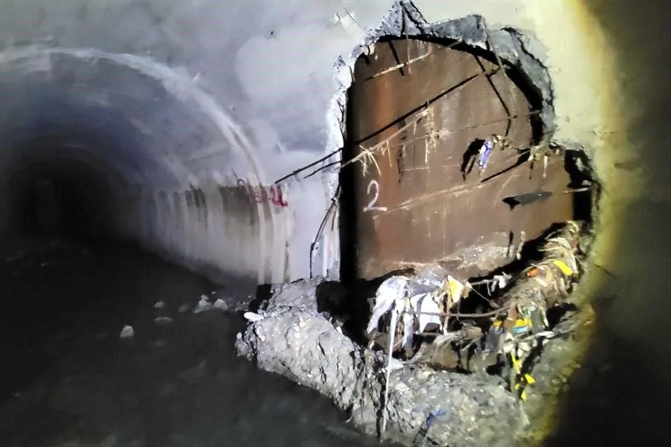 Image - Vecinos Unidos La Mal Planeada Línea 4 Del Metro De Samuel Bloquea El Drenaje Pluvial De Nuevo León, Provocando Inundaciones En Gonzalitos Y Venustiano Carranza.