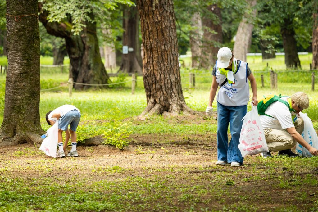 2438571 - Vecinos Unidos El Deporte Spogomi Nació En Japón Y Hoy Es Una Competencia Mundial Que Transforma La Limpieza Urbana En Una Acción Colectiva a Favor Del Medio Ambiente.