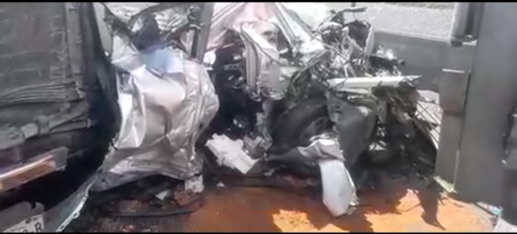 Captura De Pantalla 2026-03-19 a Las 42004 Pm - Vecinos Unidos Choque En Ciénega De Flores Deja Dos Lesionados Tras Impacto Entre Tráiler Y Auto; Una Mujer Quedó Prensada En La Autopista Monterrey-laredo.