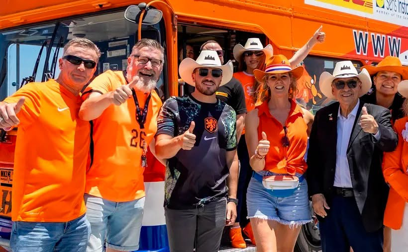 Samuel Con Holandeses, Usándolos Para El Marketing Naranja - Vecinos Unidos
