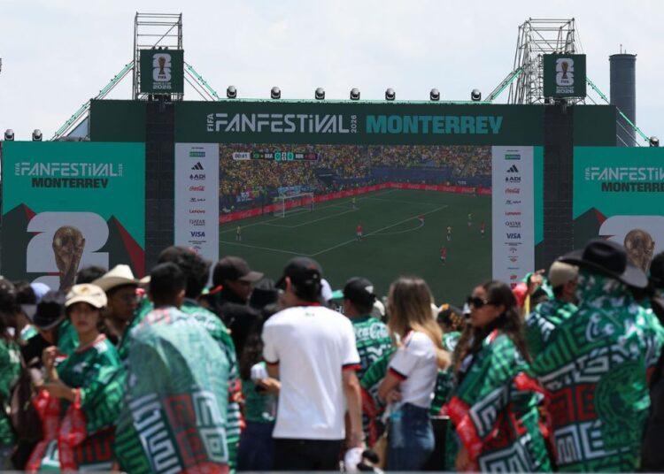 Despilfarro De Dinero En El Fan Fest - Vecinos Unidos