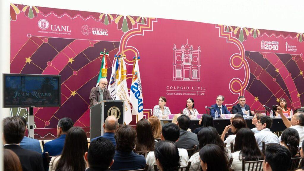 _la-conferencia-de-pedro-valtierra - Vecinos Unidos Exposición De Juan Rulfo En Colegio Civil - Vecinos Unidos
